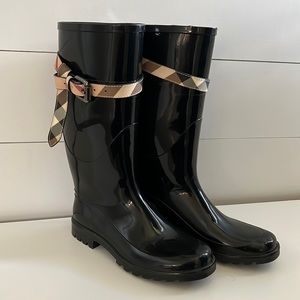 burberry rain boots women